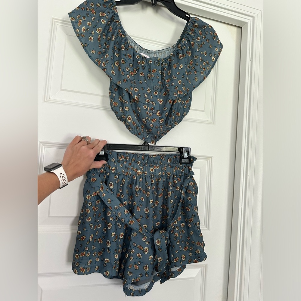 NWOT floral set